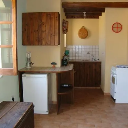 Evalena House * توشني